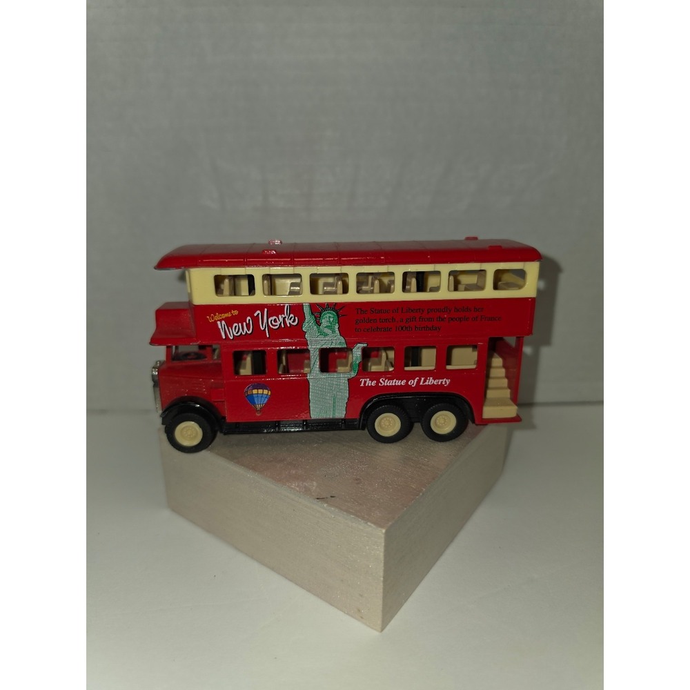 vintage New York sightseeing double-decker bus souvenir toy model
